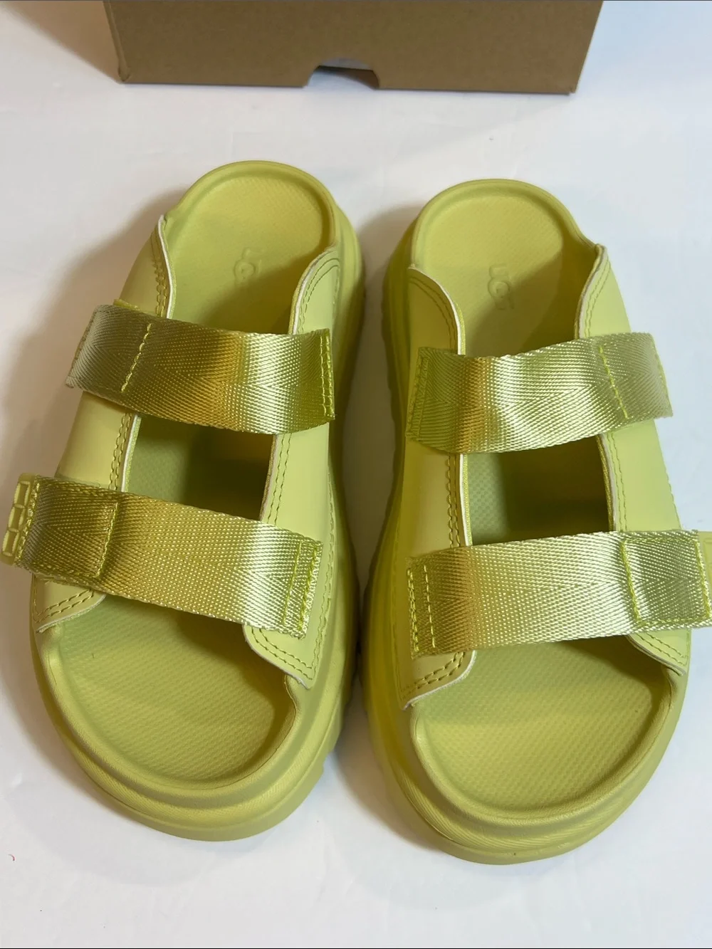 UGG Kids‎ Goldenglow Slide GLDN Yellow Platform Sandals Size 2 Youth New in Box